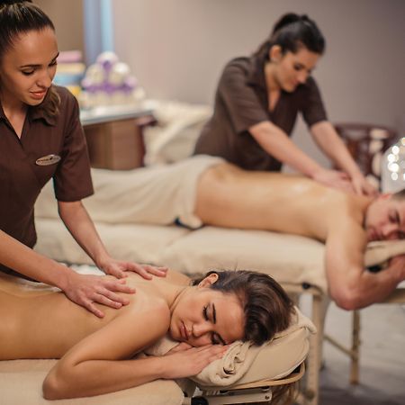 Royal Princess Hotel Dubrovník Exteriér fotografie Massage therapists working in a spa