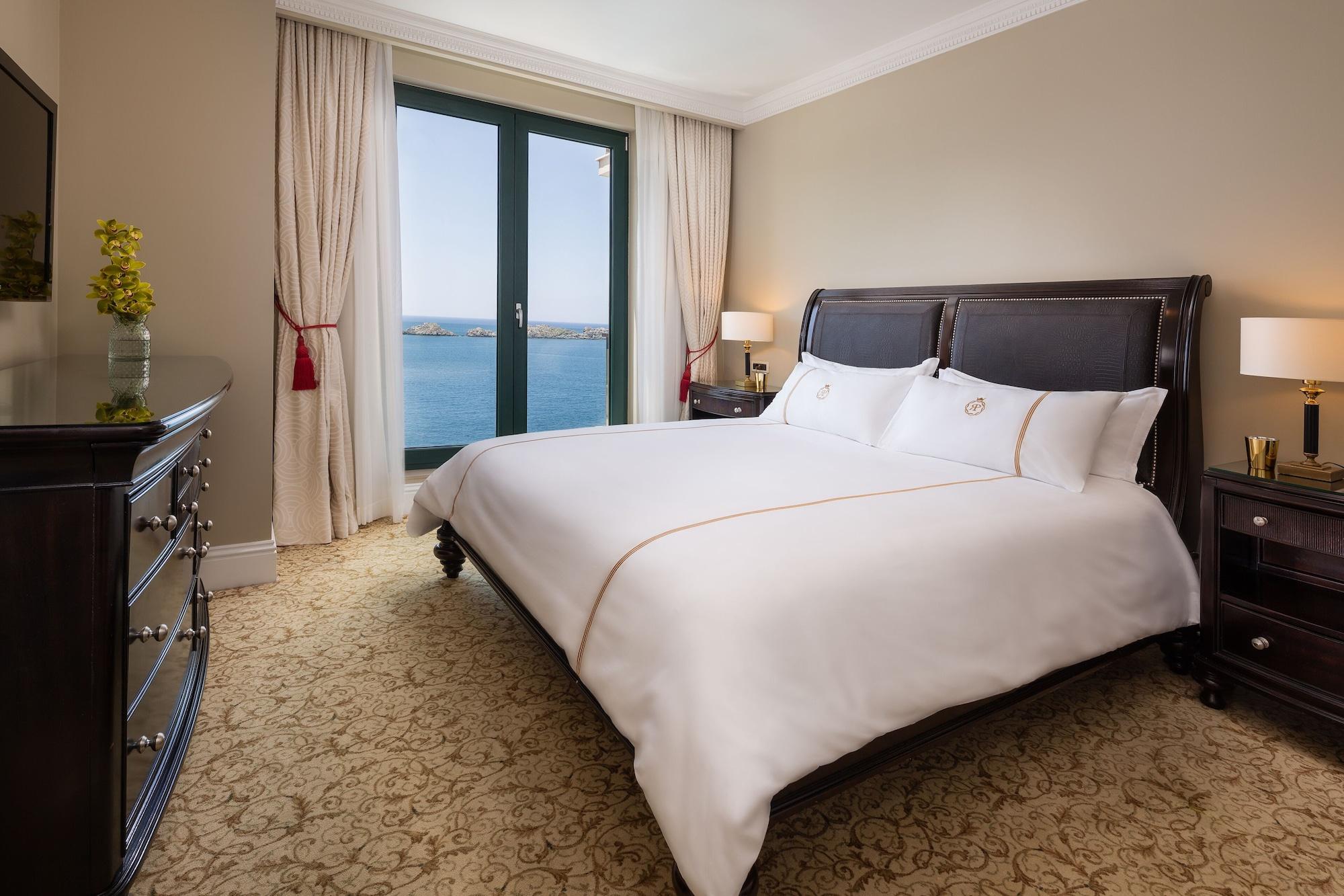 Royal Princess Hotel Dubrovník Exteriér fotografie A bedroom at the Four Seasons Hotel