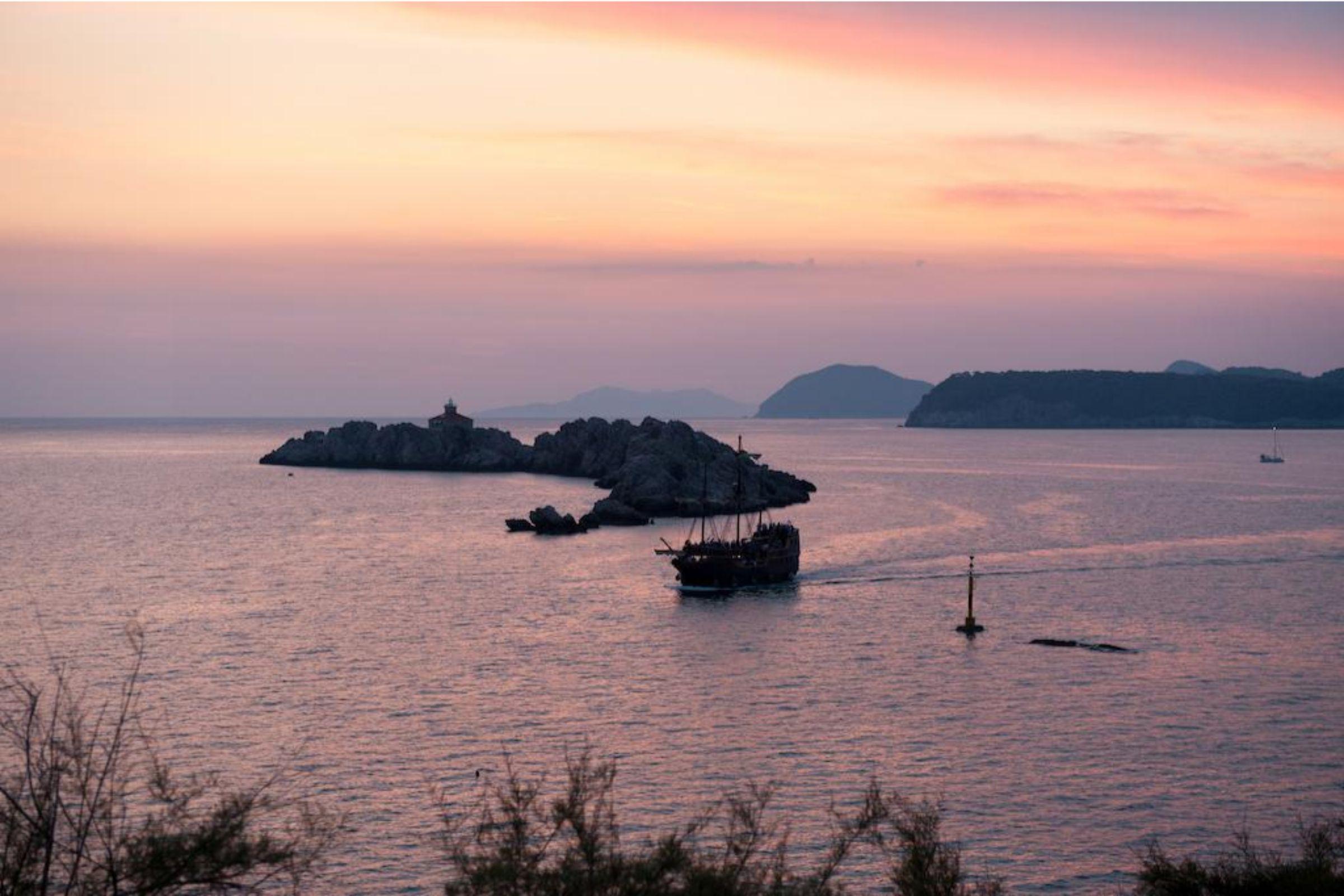 Royal Princess Hotel Dubrovník Exteriér fotografie Sunset over the Gulf of Poetto