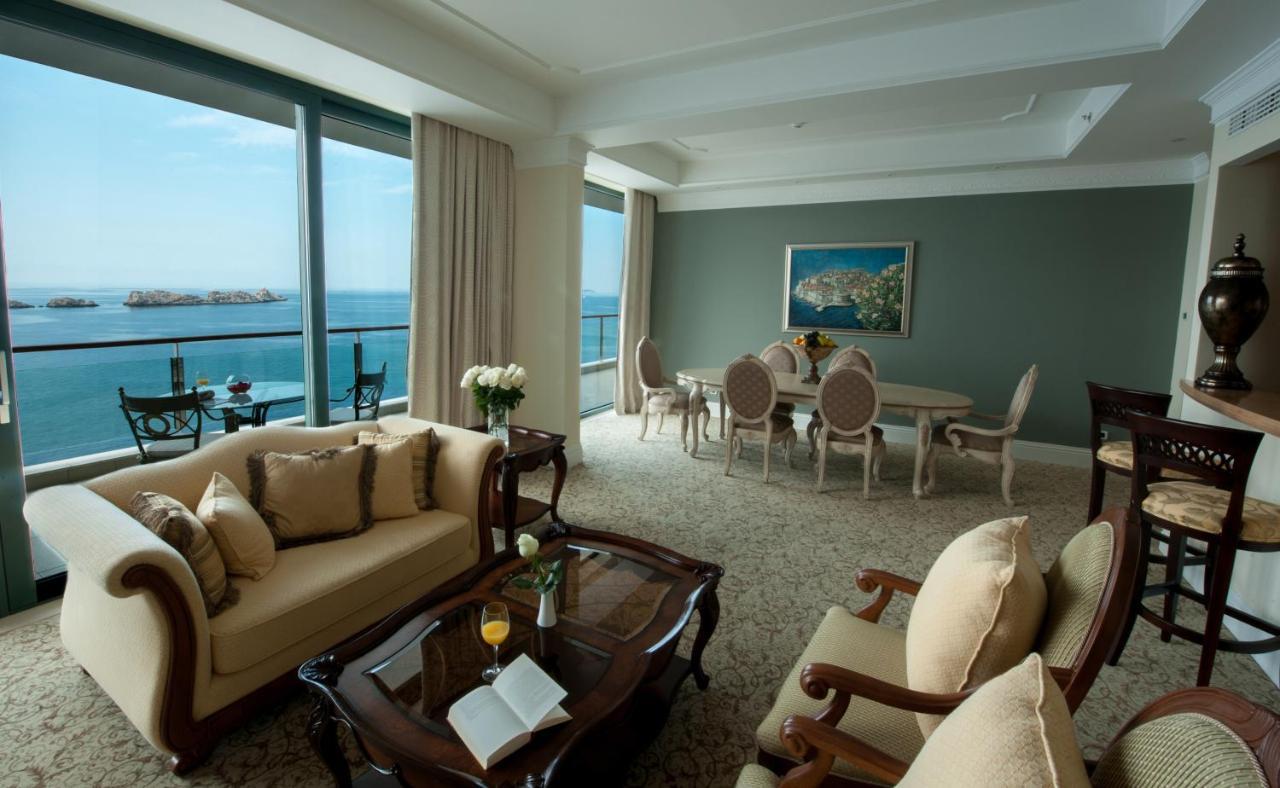 Royal Princess Hotel Dubrovník Exteriér fotografie A suite at the Four Seasons Hotel, Alexandria