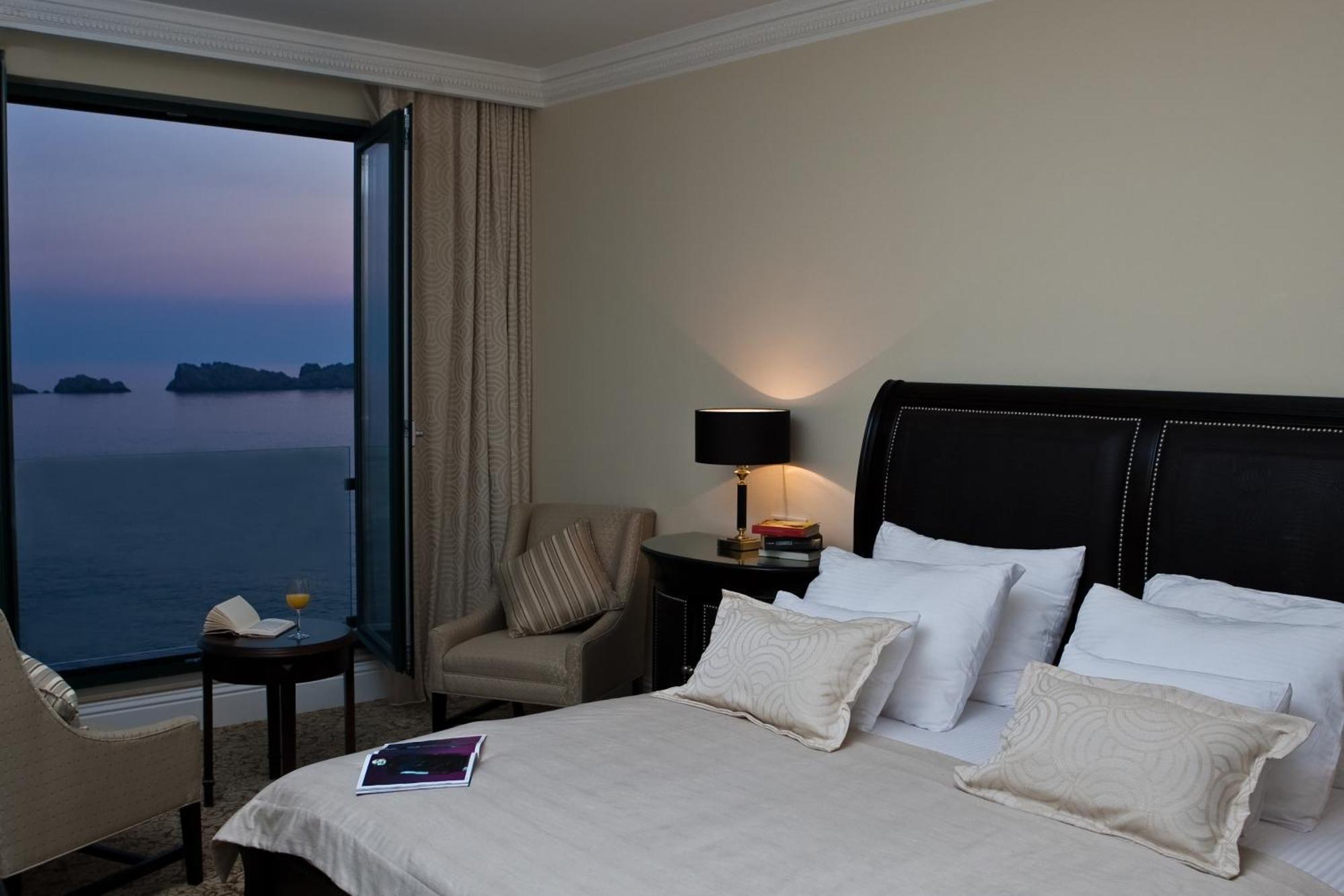 Royal Princess Hotel Dubrovník Exteriér fotografie A room at the hotel