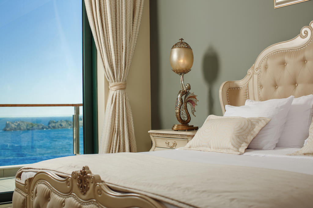 Royal Princess Hotel Dubrovník Exteriér fotografie A bedroom at the hotel